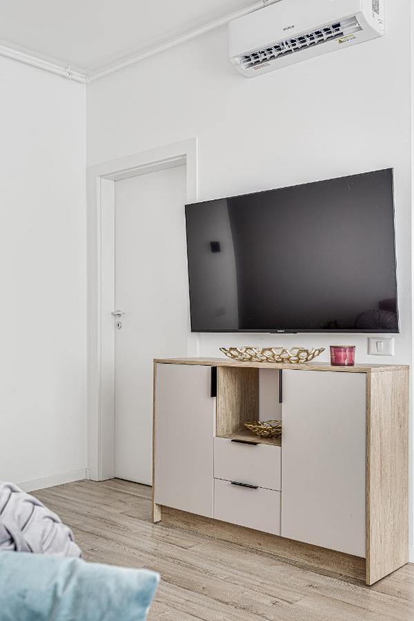 Elegant Apartment Near Afi & Atrium Mall Arad Zewnętrze zdjęcie