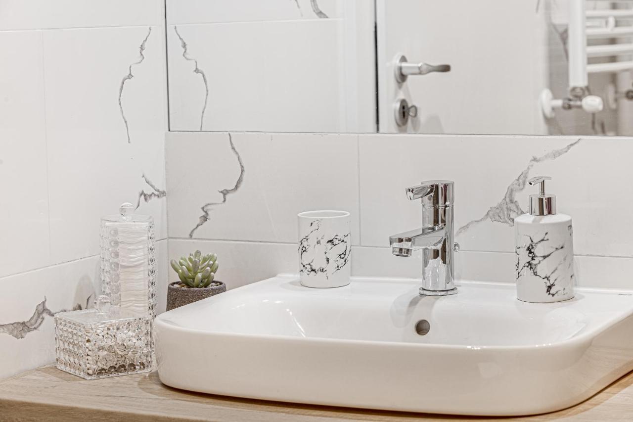 Elegant Apartment Near Afi & Atrium Mall Arad Zewnętrze zdjęcie