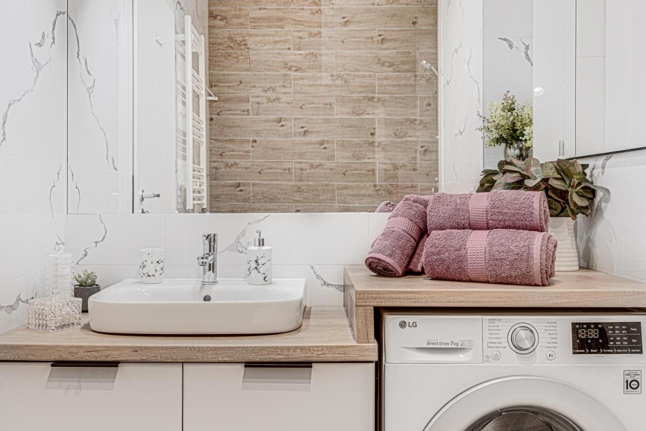 Elegant Apartment Near Afi & Atrium Mall Arad Zewnętrze zdjęcie