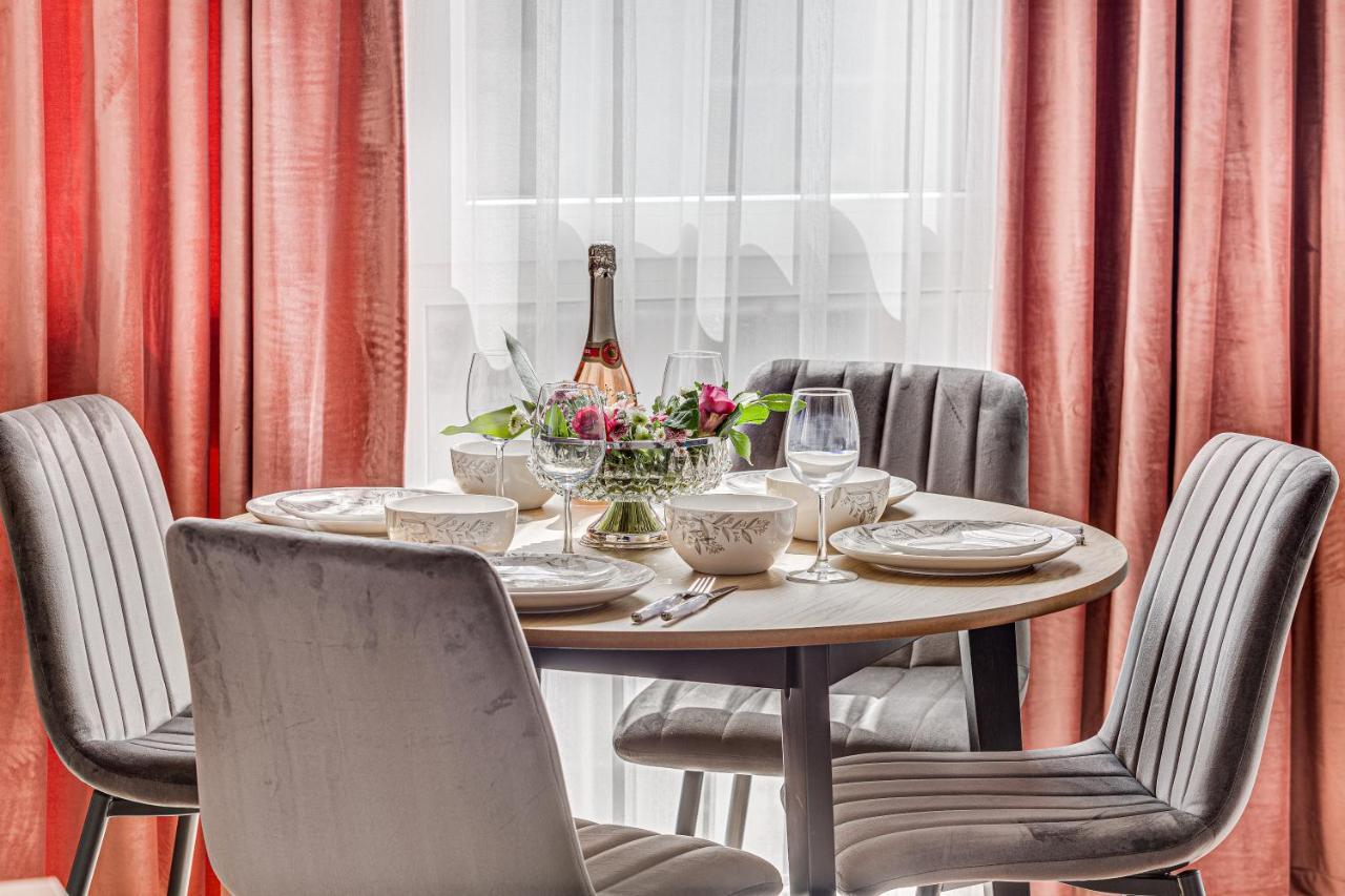 Elegant Apartment Near Afi & Atrium Mall Arad Zewnętrze zdjęcie