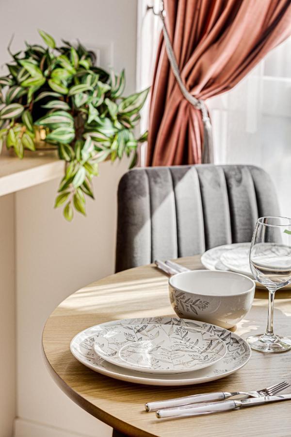 Elegant Apartment Near Afi & Atrium Mall Arad Zewnętrze zdjęcie