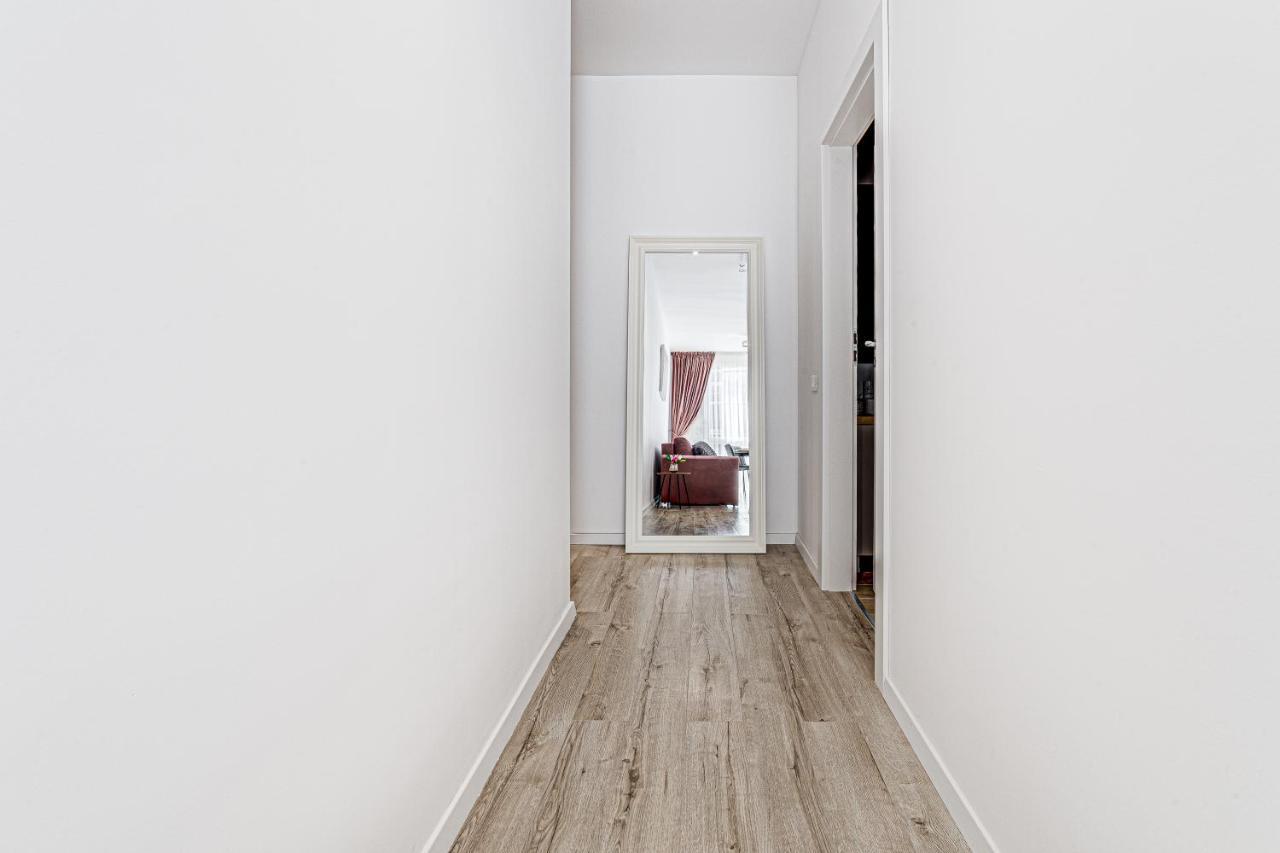 Elegant Apartment Near Afi & Atrium Mall Arad Zewnętrze zdjęcie