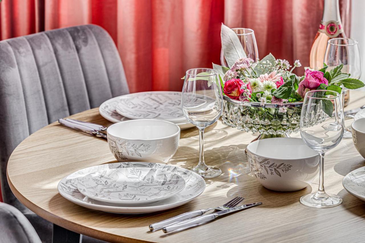 Elegant Apartment Near Afi & Atrium Mall Arad Zewnętrze zdjęcie